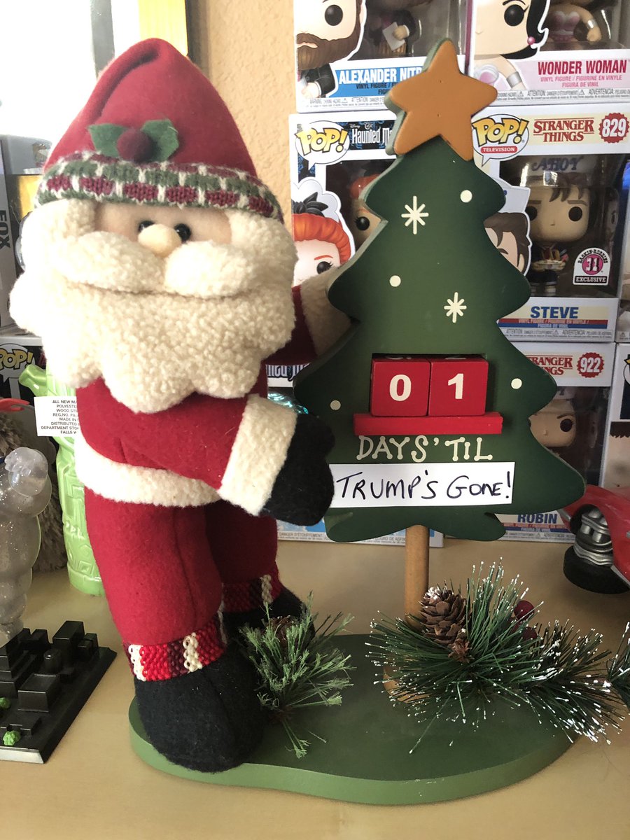 Mitchamboy's tweet photo. @JimCarrey Never has a Christmas decoration been repurposed for such a bigly cause... https://t.co/p1SpNBPnC8
