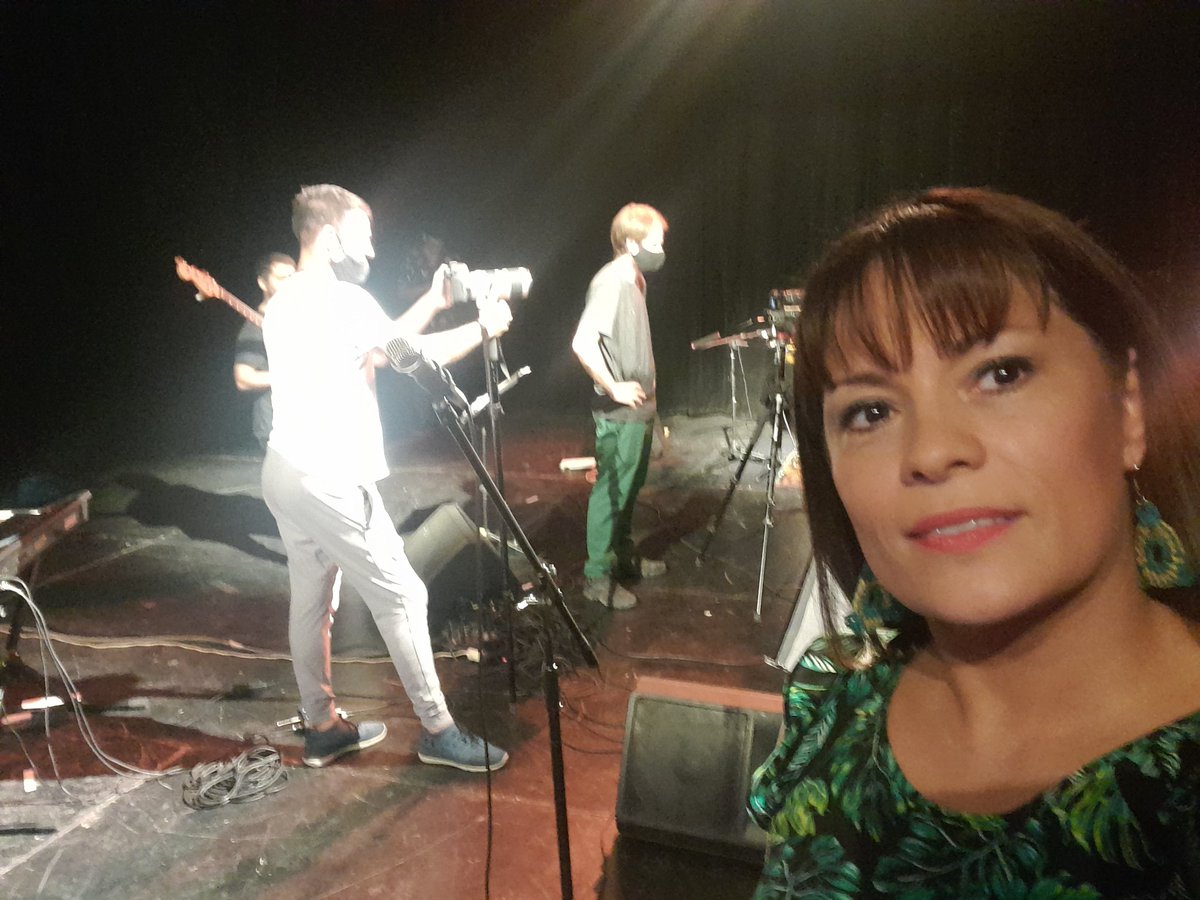 PAORUIZDIAZ16's tweet photo. Grabamos para #elDemo Festival Verano.. Canal 3..!! Gracias Fede Camiletti y grupo Megafón..!! hermosa juntada con la banda..!! Juan Pablo Perera Martín Diaz Iago Avellaneda Emanuel Alejandro Gaitan Felízzzzz Camilo Camilletti Alejandro Skara https://t.co/0aGyNVFb7K