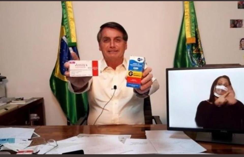 doidomgPT13's tweet photo. Será porque o presidente #Jairbolsonaro está tirando as suas fotos com a #Cloroquina ? Como diz um amigo meu: #OsPrints ele não consegue apagar não! https://t.co/mIXhsWOyKH