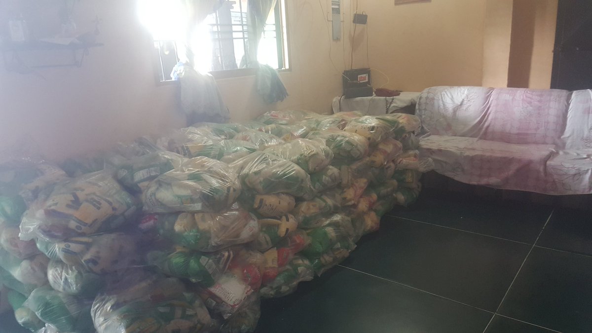 Descarga en la comunidad Rafael Urdaneta Municipio #Ayacucho CLAP RAFAEL URDANETA 2 beneficiando a 423 familias con la bolsa de alimentación CLAP
<a href="/FreddyBernal/">Freddy Bernal</a> <a href="/LealTelleria/">M/G Carlos Leal Tellería</a>
<a href="/BermudezJoseA/">Bermúdez José</a> @tachira_gmas
<a href="/RoaFranklinR/">Franklin Roa</a> <a href="/PSUV_Ayacucho/">PSUV Ayacucho</a> <a href="/roberadonay/">roberbautista</a> #SoyComunicadorClap