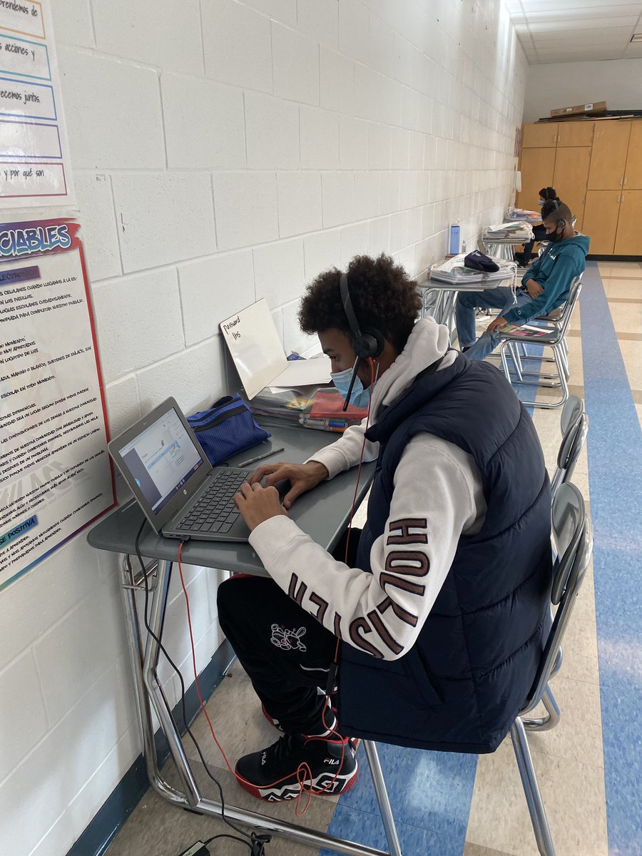 ENLACE_Lawrence's tweet photo. We were so excited to welcome back a small group of students to the building today! 🙌 @Lawrence_LHS @LPS_Education https://t.co/8TsBrTrXby