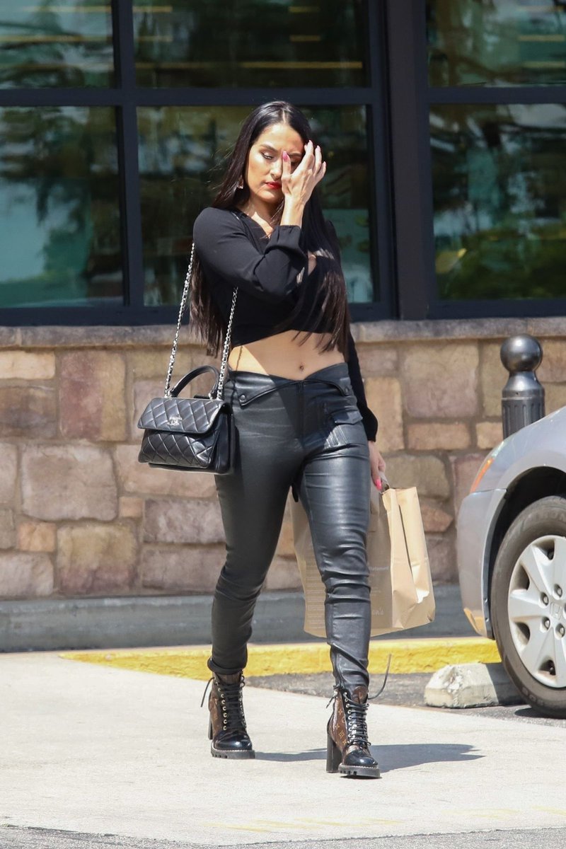 #nikkibella NIKKI BELLA Out and About in Los Feliz 05/06/2019 https://t.co/mlNEXkqPMN... https://t.co/tkvoZghS9a