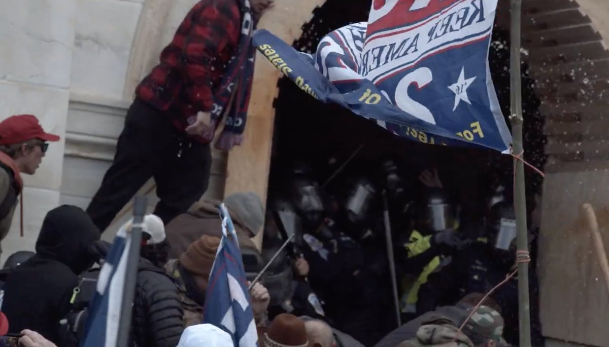 ukrmed's tweet photo. #WhiteHoodie came out easiest probably given the surprise but all were done rather rapidly in a row. #BlueJacket was dramatic as the police were not letting a 2nd one go as the covering group intensified their relentless bashing. #FlagMask the 3rd a bit pathetic https://t.co/9OU8Ho5rHV