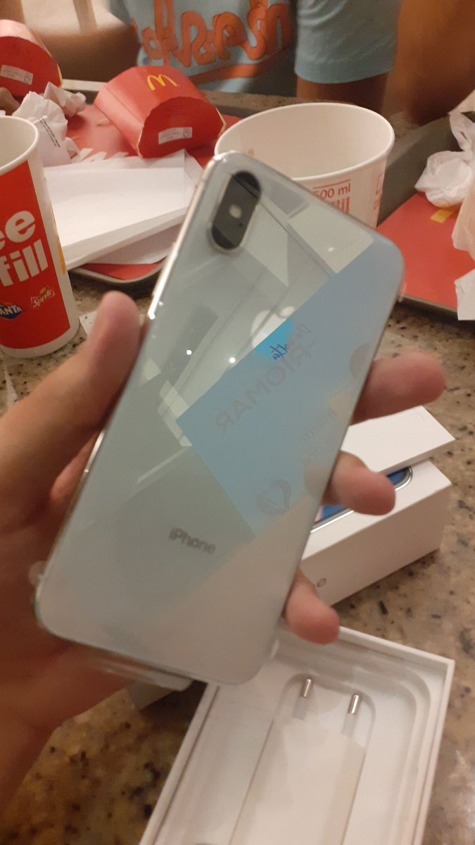 Marcelo_Souzahs's tweet photo. Boa noite pra quem gastou 20 conto e conseguiu pegar um iPhone X em uma máquina do Game Station. https://t.co/NWmb1TuLjp