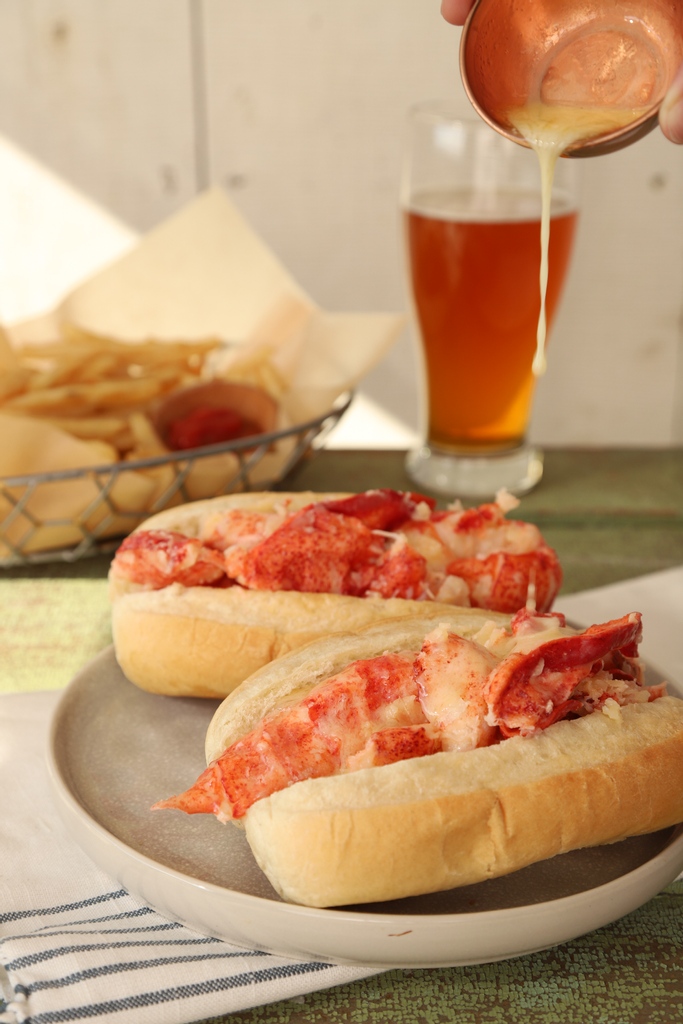 WE rarely have 1 Day Specials, but it's a new Year and a New President, right? You have less than 6 hours to GRAB our award-winning COMPLETE Lobster Roll Kit, on Sale and WITH FREE SHIPPING TOO.  Ends 12AM E.S.T.

Shipped <a href="/Lobsteranywhere/">Lobsteranywhere.com</a>  since 1999.
l8r.it/JmBt