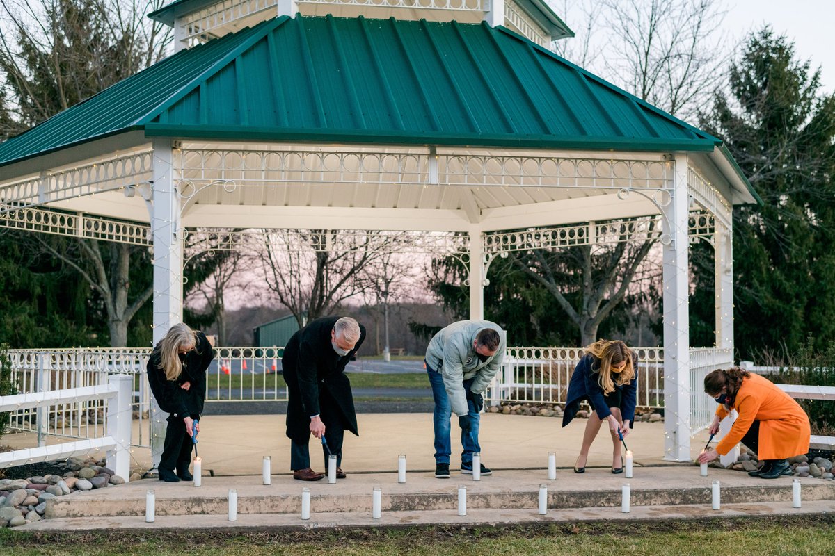 WhitpainTwp's tweet image. The #Whitpain Supervisors tonight remembered and honored the 17 residents who lost their lives to COVID-19. The ceremony was part of a national tribute and memorial.
