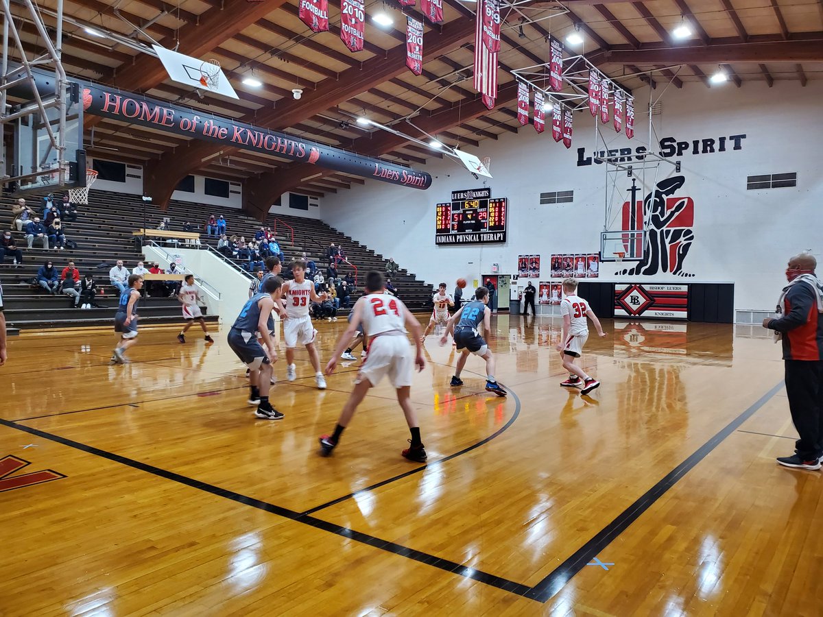 BishopLuers's tweet photo. JV Boys up 54-29 Q4 against Lakewood Park! #GoKnights #LuersSpirit https://t.co/5QD6TpQtJv
