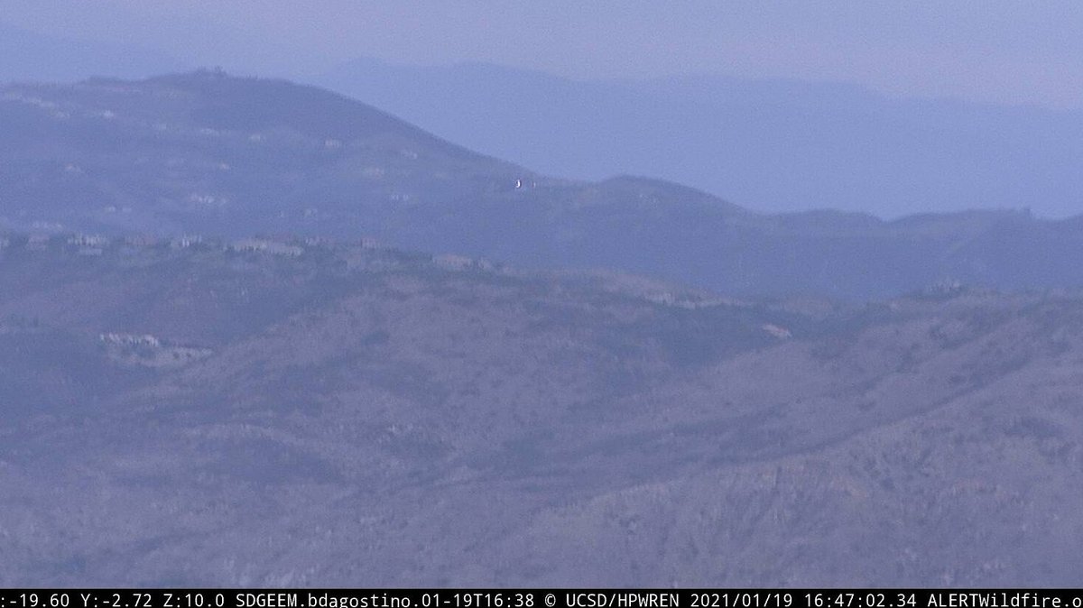 engineco16's tweet photo. #LedgeFire #SanMarcos AA330, tankers 70 & 71 plus copter 12 on the fire. https://t.co/FMnyPKrvVV