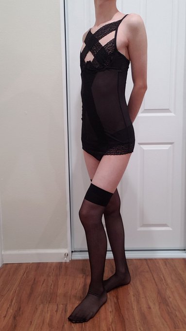 2 pic. Bought a new outfit and thought it'd be a good returning photoshoot uwu #femboy #crossdressing