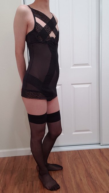 3 pic. Bought a new outfit and thought it'd be a good returning photoshoot uwu #femboy #crossdressing