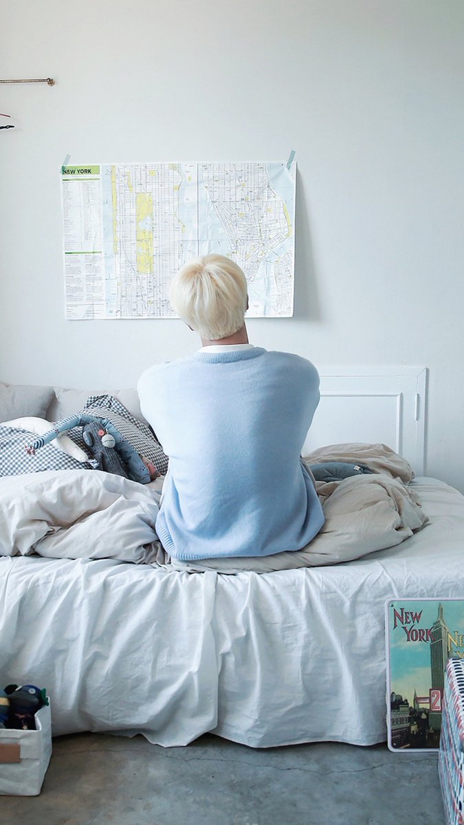 and please direct your attention to these blond jin back pics as well because they must be admired. it is mandatory that you admire them. i don’t make the rules, sorry.