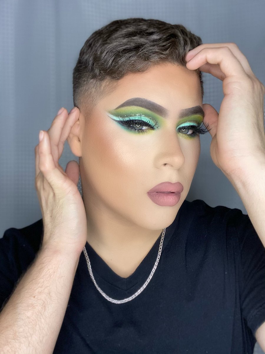MakeupbyJavier's tweet photo. @MMMMITCHELL hope you see this @madebymitchelll @ABHcosmetics  
.
#fyp #tiktok #makeup #mua #feelingmyself #toofaced #nars #fentybeauty #onesize #anastasiabeverlyhills #plouisebase #ccbeauty  #viral #rupaulsdragrace    #jeffreestar #glowingskin #morphe #morphebrushes #mmmmitchell https://t.co/PrExBeWqJs