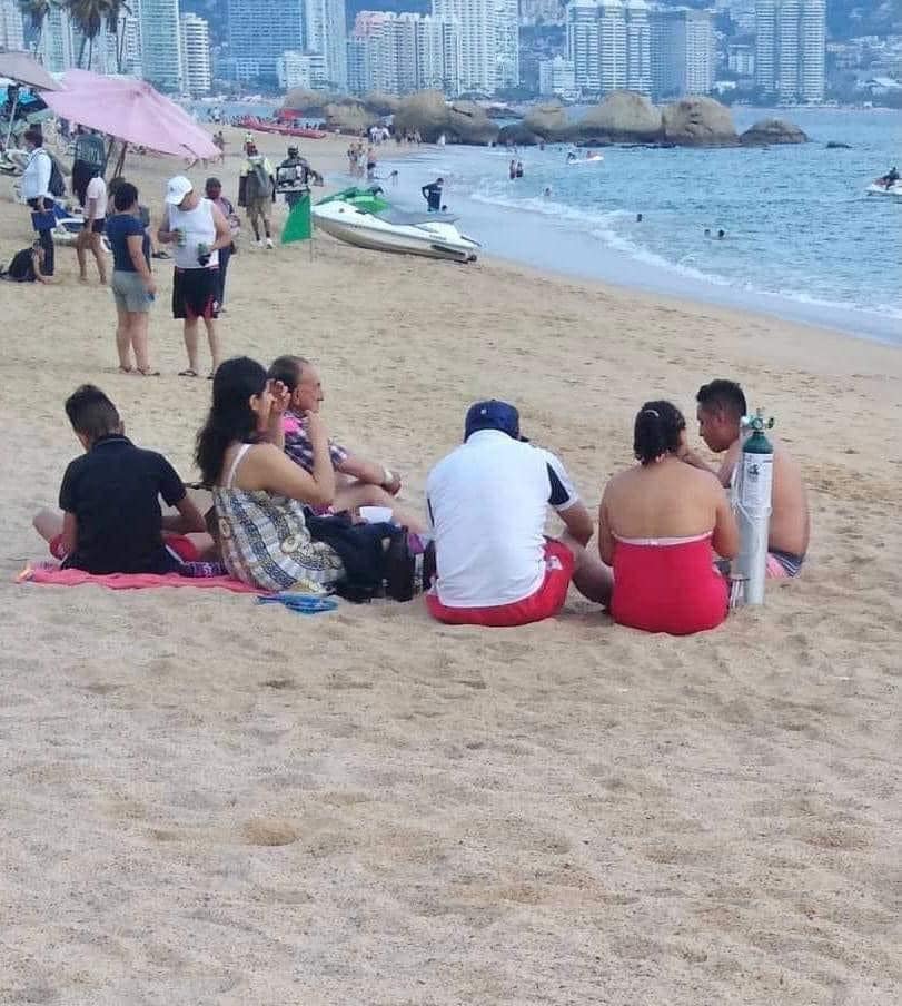 HaterDeLosAutos's tweet photo. ¡Esto no puede pasar! Es una escena muy triste caray, no lo deben de poner en la arena directamente, esas #Caguamas se van a ¡calentar! que inconscientes de verdad.
#InconscienteFamiliar #inconsciencia #caguas #caguamon #Acapulco https://t.co/Vhw5RZWwVy
