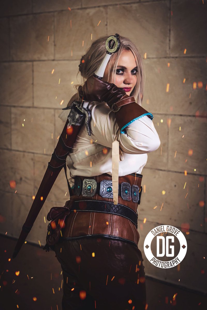 queenchicken7's tweet photo. Hiya everyone!
You can call me Warden, Shepard, or QueenChicken. I'm a cosplayer, streamer, podcaster and studying accounting student ! I highly enjoy Mass effect, Resident Evil, various animes, the witcher and so much more ! Feel free to check me out on twitch! https://t.co/u53oouBHxh