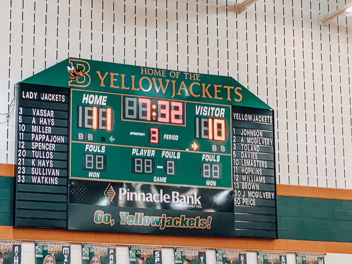 BurchCoach's tweet photo. We are up at the half 11-10. Jaylen takes a charge right at the half as S&amp;S went for a fast break. Let’s go Jackets! Thank you fans, we hear you!!! 🐝 🏀 #boydisd # https://t.co/Uzhj5SaYZo