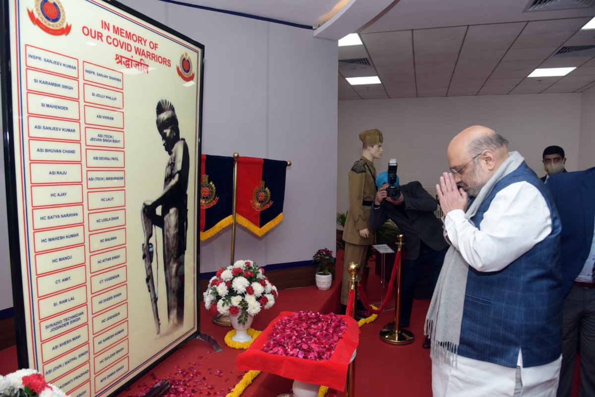 DelhiPolice's tweet photo. On 19.01.2021, Shri Amit Shah, Hon’ble Union Home Minister visited Delhi Police Headquarters and paid homage to brave Corona Warriors who lost their lives in the line of duty ...1/4...
@CPDelhi @LtGovDelhi @PMOIndia @HMOIndia @AmitShah @kishanreddybjp @BhallaAjay26 https://t.co/kzyjzD5LyT