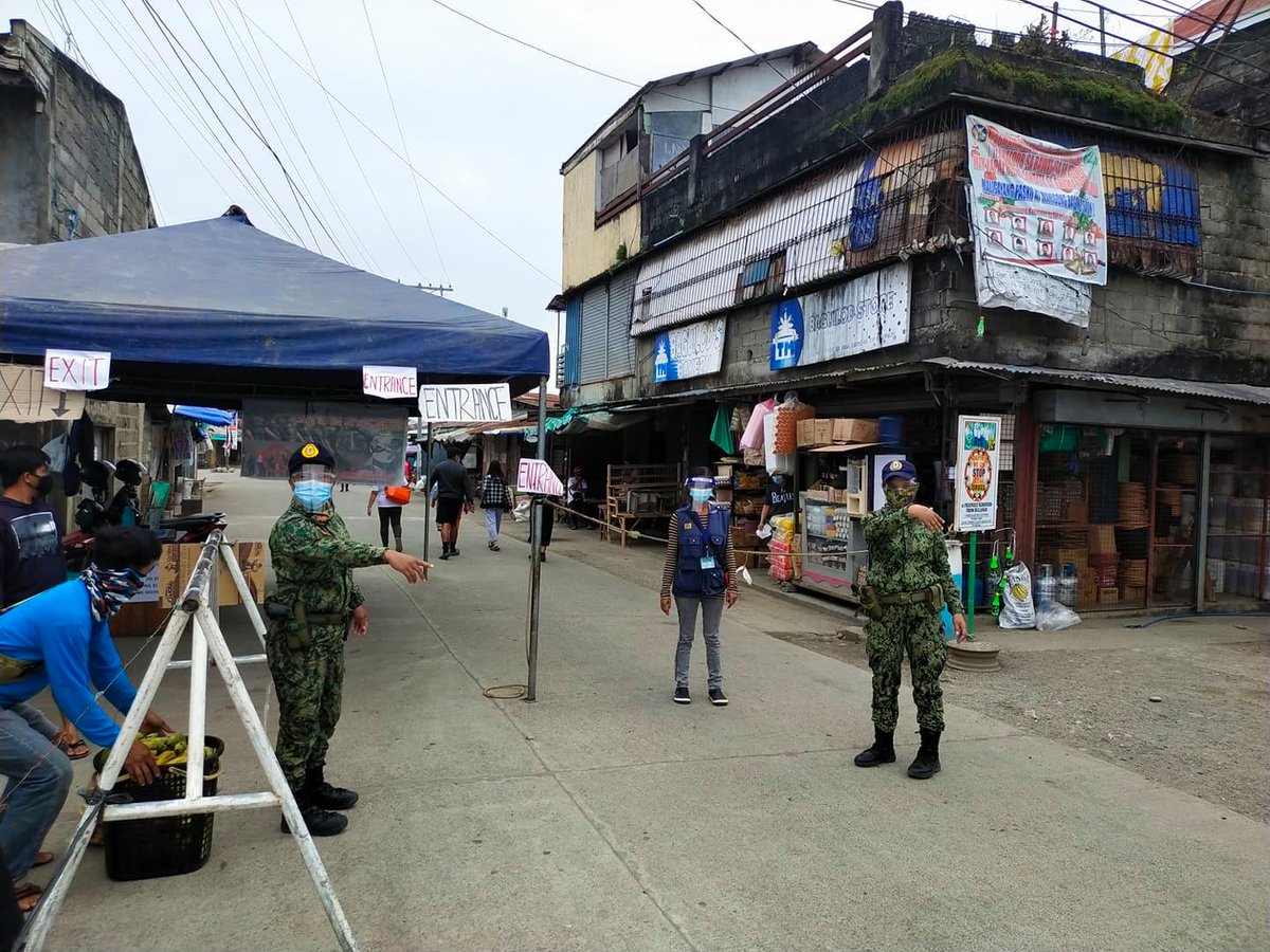 PNPtabukcity's tweet photo. Police presence at the entrance of Bulanao Public Market, , Tabuk City to implement the minimum health standard protocols against COVID 19 and to deter criminal activities to ensure public safety.
#BPATMobilization
#TeamPNP
#WeServeAndProtect
#PNPKakampiMo https://t.co/wGIeewlqZR