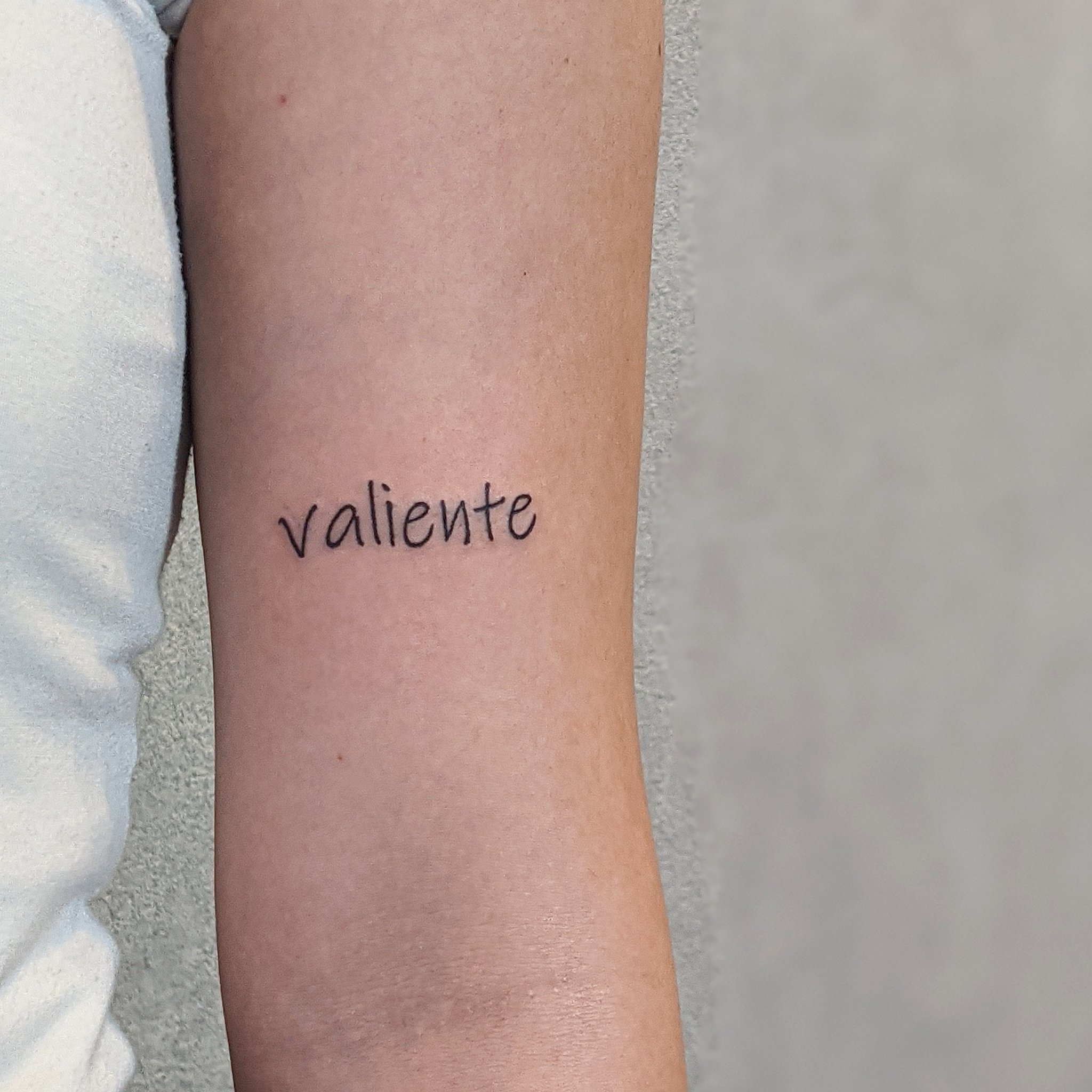 Viagem Ink Tattoo Studio 横浜 元町中華街のタトゥースタジオ Viagem Ink です スペイン語で勇敢なと言う意味 です ご両親に相談してから入れに来たと聞いて 何でも相談できる親子関係って素敵だなぁと 親子でも個を大切に成長を見守れるそんな母で