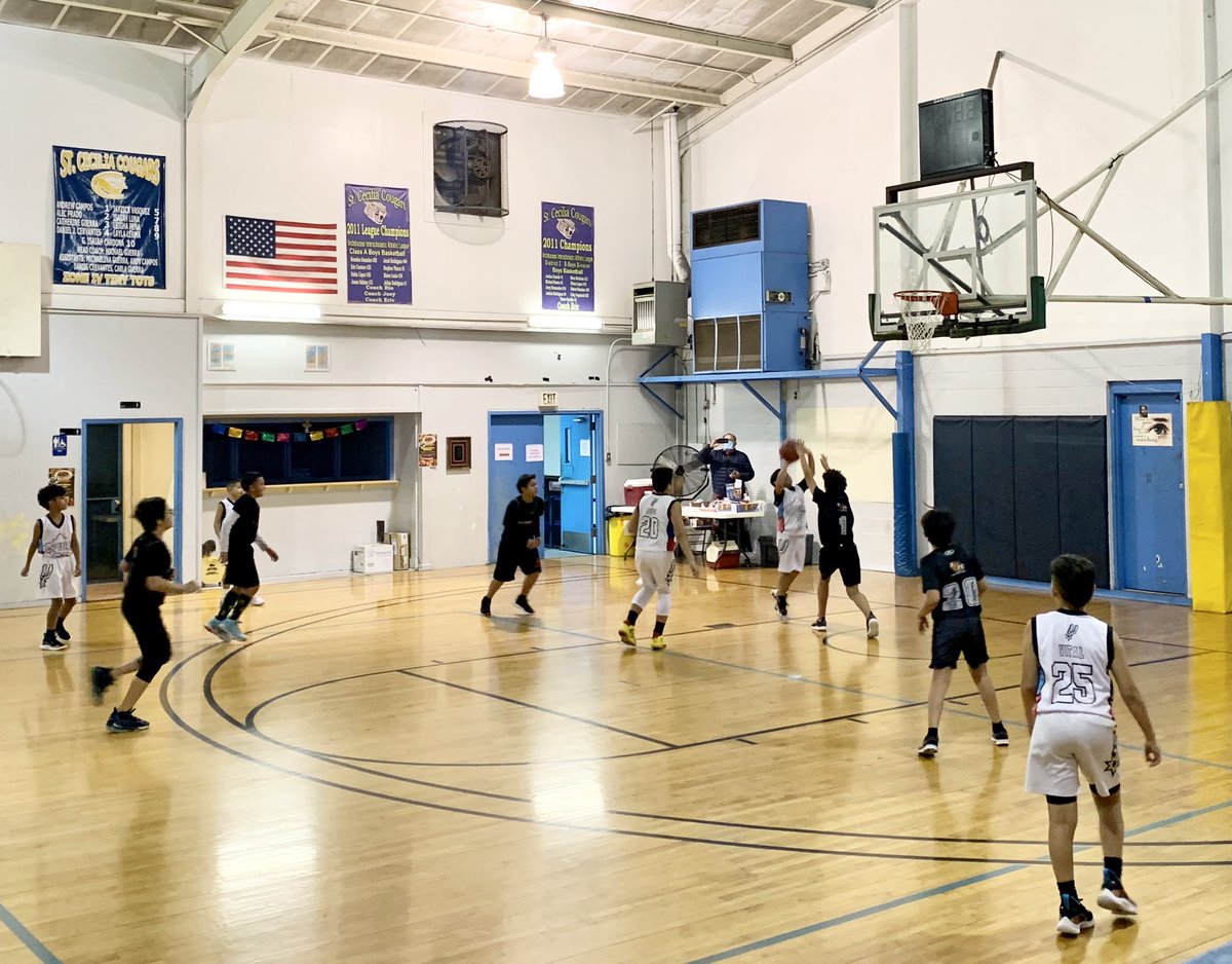 SouthTexasHoops's tweet photo. SouthTexasHoops Winter League Powered by Under Armour: Tuesday / RC All Stars vs SA Spurs Elite 

UATexas #UAHoops #IWILL https://t.co/5m5aSj5LS5