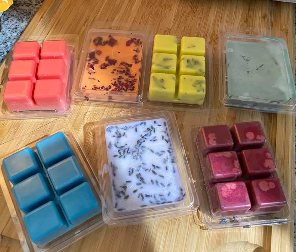 ByIszie's tweet photo. Doubling as a natural room/space deodorizer and aromatherapy; our wax melts are a great alternative, or addition to: candles, sprays, and ambiance creators. 100% all natural and organic #allnatural #organic #alwaysvegan #aromatherapy #etsy https://t.co/mxRghlSJ2N