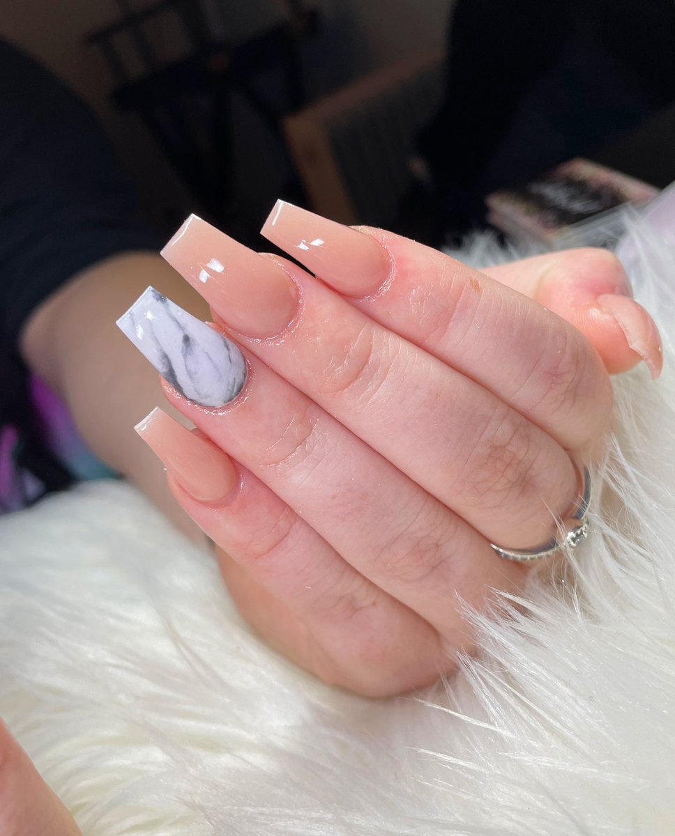 oliviaperrone_'s tweet photo. hey twitter ,, self promo here ! i’m a 19 year old self taught nail tech from NJ 🥰 the first 3 pics are my most recent sets and the last pic is one of my first sets on myself !! just wanted to show my progress 💖 ig: looksbylivp https://t.co/WUaOZkuHZK