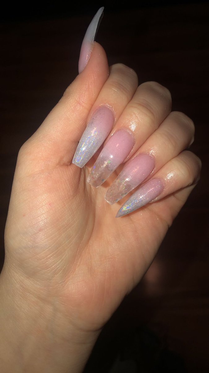 oliviaperrone_'s tweet photo. hey twitter ,, self promo here ! i’m a 19 year old self taught nail tech from NJ 🥰 the first 3 pics are my most recent sets and the last pic is one of my first sets on myself !! just wanted to show my progress 💖 ig: looksbylivp https://t.co/WUaOZkuHZK