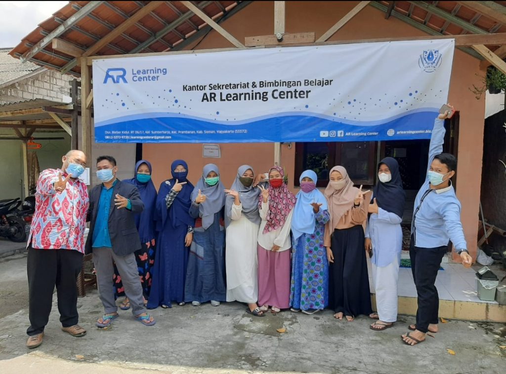 swamediumcom's tweet photo. Grand Launching AR Learning Center &amp; Taklim Jurnalistik https://t.co/jaQ3khM1kz https://t.co/GNDVUphmMo