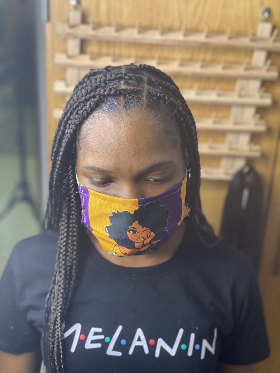 DecemberGirllll's tweet image. Knotless Braids 👑 CrownedbyKiesha 💙 #bookthelook #alcorn