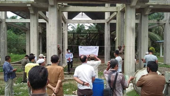 PantekostaGL's tweet photo. 𝗚𝗲𝗿𝗲𝗷𝗮 𝗱𝗶 𝘀𝗲𝗴𝗲𝗹

Penyegelan Gereja Katolik di Tebing Tinggi, Kab. Tanjung Jabung Barat, Prov. Jambi. https://t.co/d2WmQZAqaI