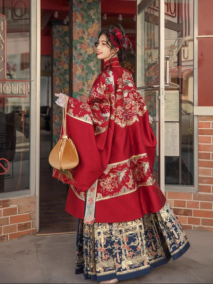 中国で流行っている漢服！洋装のアイテムや近代的な風景とのマッチングが素敵
