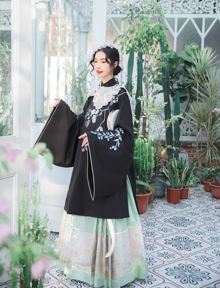 中国で流行っている漢服！洋装のアイテムや近代的な風景とのマッチングが素敵