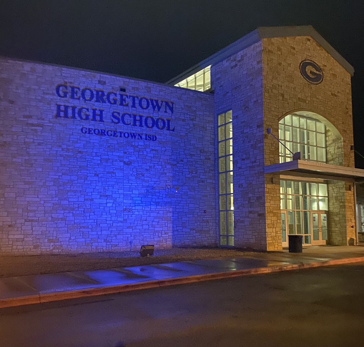 DavinVogler's tweet photo. Lighting it up Blue for all kinds of WINS tonight... ⁦@ghs_men⁩ in a 6-2 dominating win over Bastrop! ⁦@CoachFarney⁩ for a 65-23 whooping on EVHS! And ⁦@GTEaglesBBall⁩ for a 65-56 win vs EVHS! #EFND ⁦@Mr_B_Johnson⁩ ⁦@GeorgetownHS⁩ https://t.co/f0qK3p3gSy