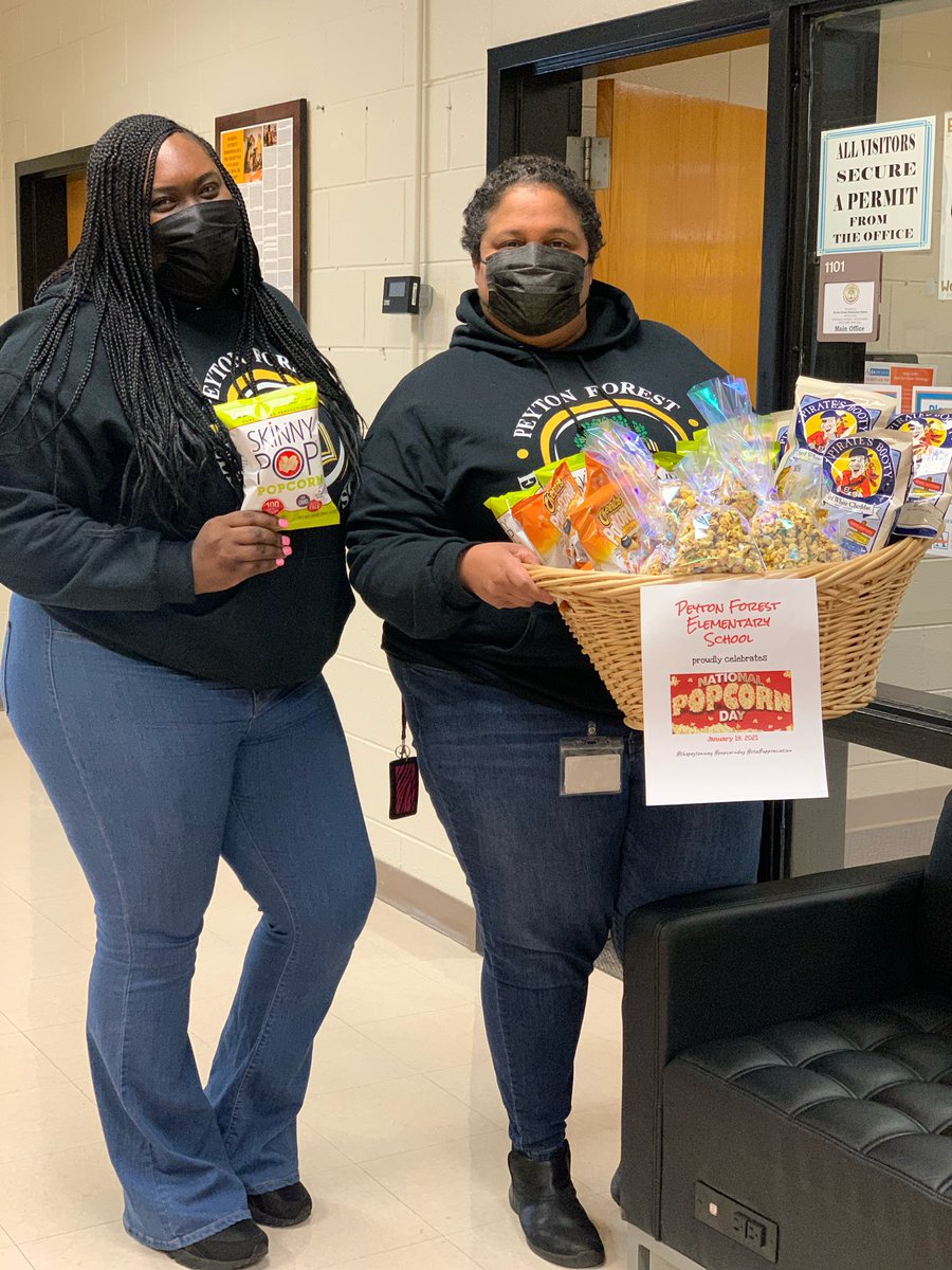 DrewJAprincipal's tweet photo. Treats for the staff on National Popcorn Day! 🍿 #thepeytonway @AssocSupBattle @APSPeytonForest https://t.co/LE2Bjo3s7W