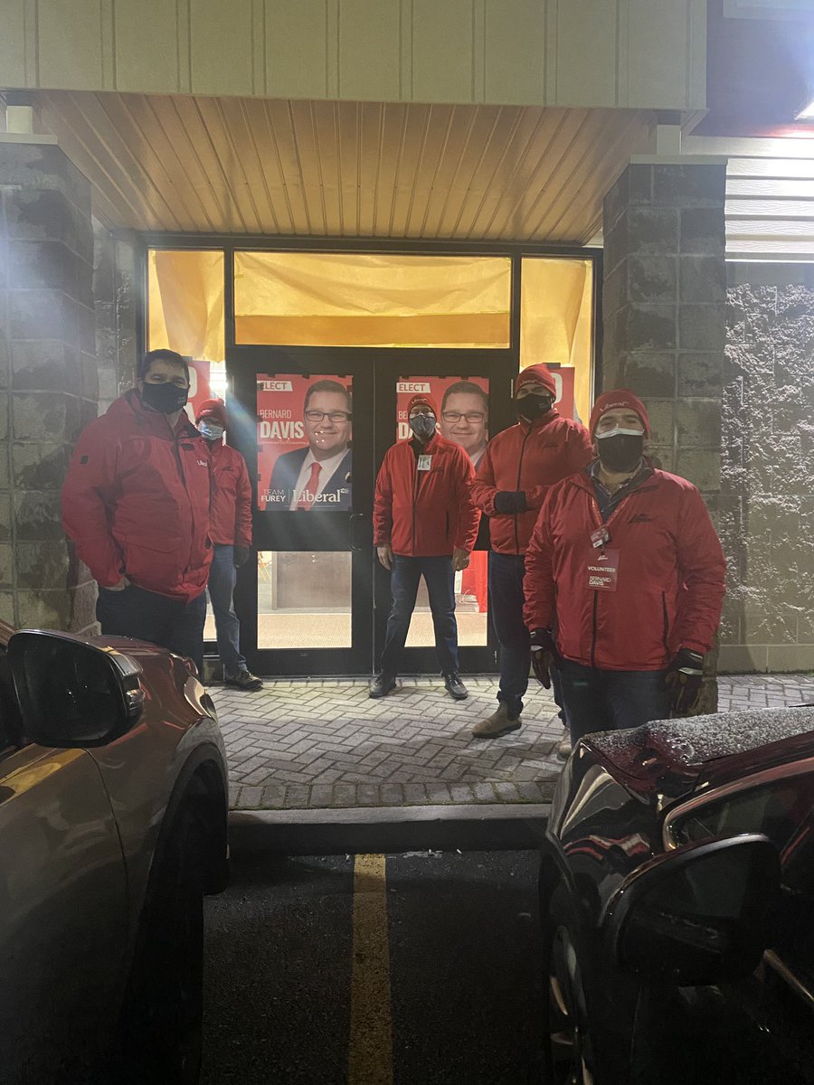 michaelduffynl's tweet photo. Great evening with Bernie Davis in Virginia Waters #nlpoli #cdnpoli #lpnl #nlelection2021 https://t.co/VcrPBTES8h