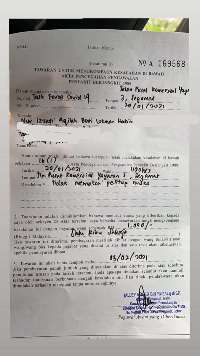 kakti64's tweet photo. Kau bayang kan aku baru keluar dari kereta nk pergi ambil anak aku kat seat sebelah,BUKAN TEMPAT https://t.co/LAE5lvYJmi  aku pun tak buka lagi. DIA SAMAN AKUUU WEYH DIA SAMAN!Sebab aku bukan politician.Kedai keliling cafe aku semua tutup!doakan aku nak fight esok https://t.co/2nytaokVnI