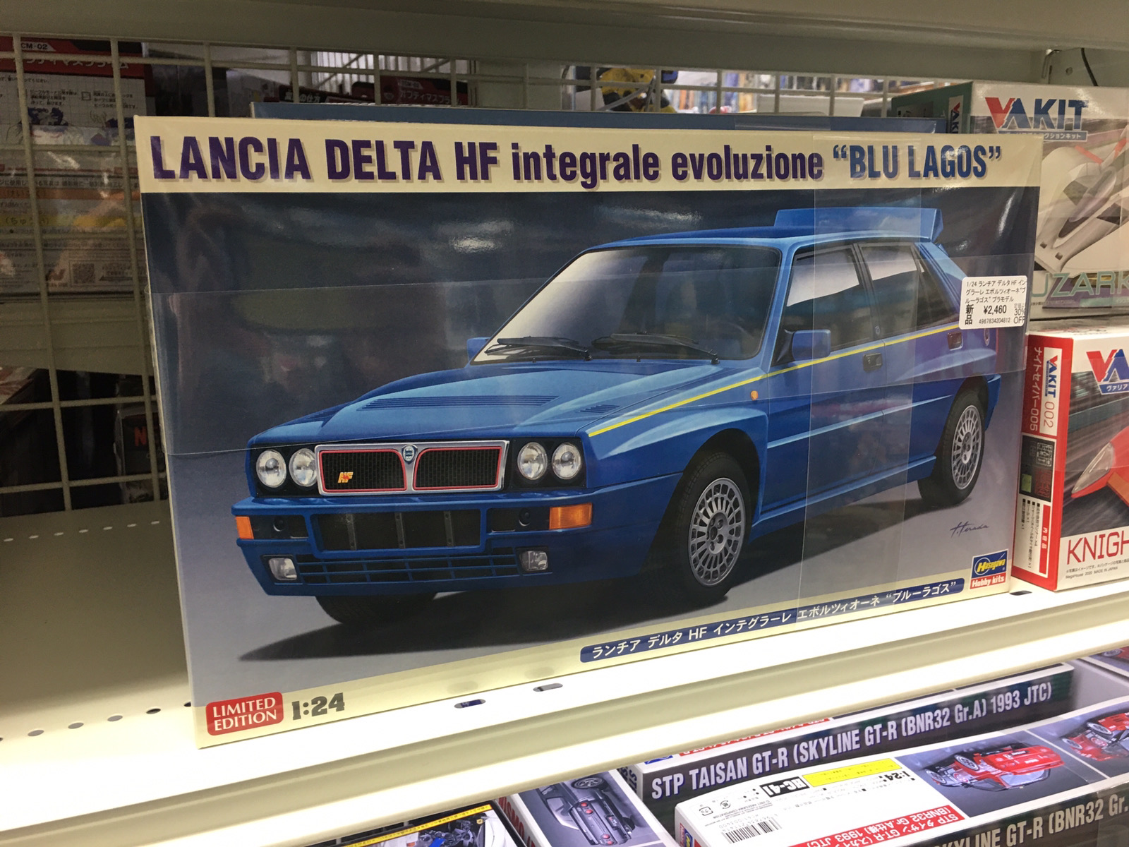 Uzivatel あみあみ秋葉原店 Na Twitteru 秋葉原ラジオ会館店 ハセガワ様の 1 24 ランチア デルタ Hf インテグラーレ エボルツィオーネ ブルーラゴス プラモデル が入荷しました ブルーメタリックボディにイエローのピンストライプ 限定仕様車 ブルーラゴス