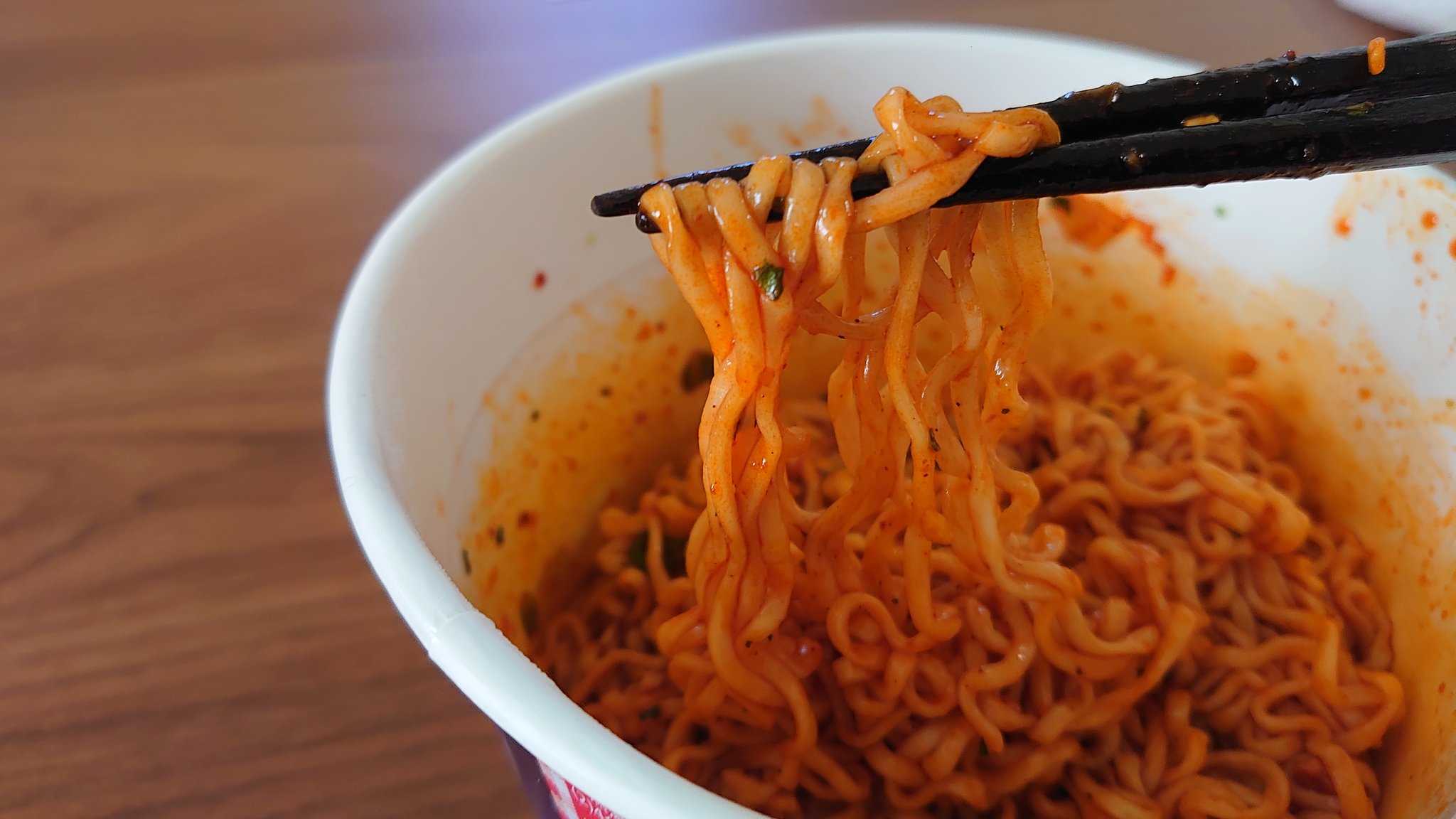U Sk メロン味 韓国スーパーに行ってきた 前に食べたヤンニョムチキンラーメン アホほど辛いと思ったが なぜかまた食べたくなっていた 体がなれたのか前回のようなつらさはなく食べられた 韓国の辛くないは日本の激辛に近い 辛ラーメンがいい例でアレは普通