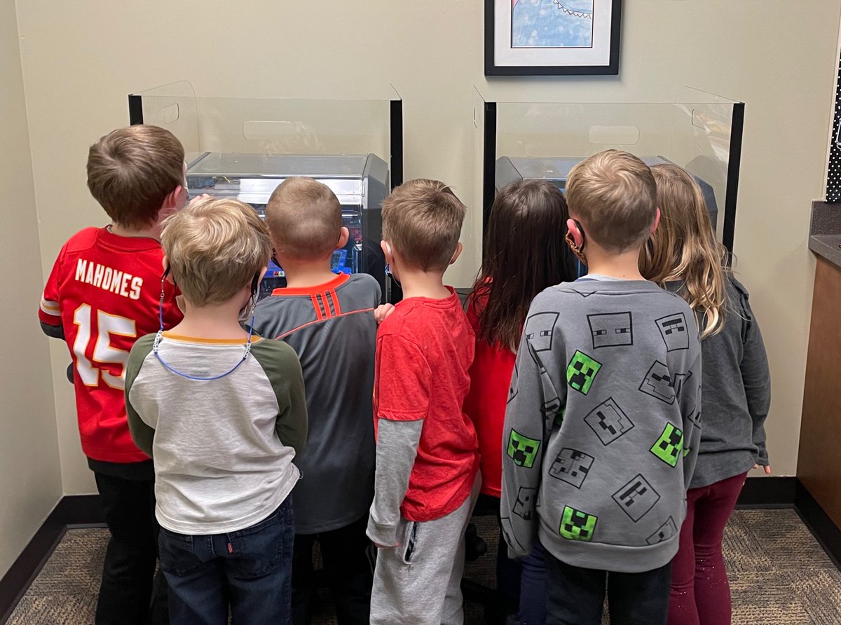 HyattKerri's tweet photo. Our 5th grade students online and in person learned how to design a personalized keychain using https://t.co/UigQpQLX9v and then printed those designs on our new Dremel 3D printers. Kindergarteners cannot wait for their turn. #3dprinting #dremeldigilab #tinkercad https://t.co/sf2nYbWPzc