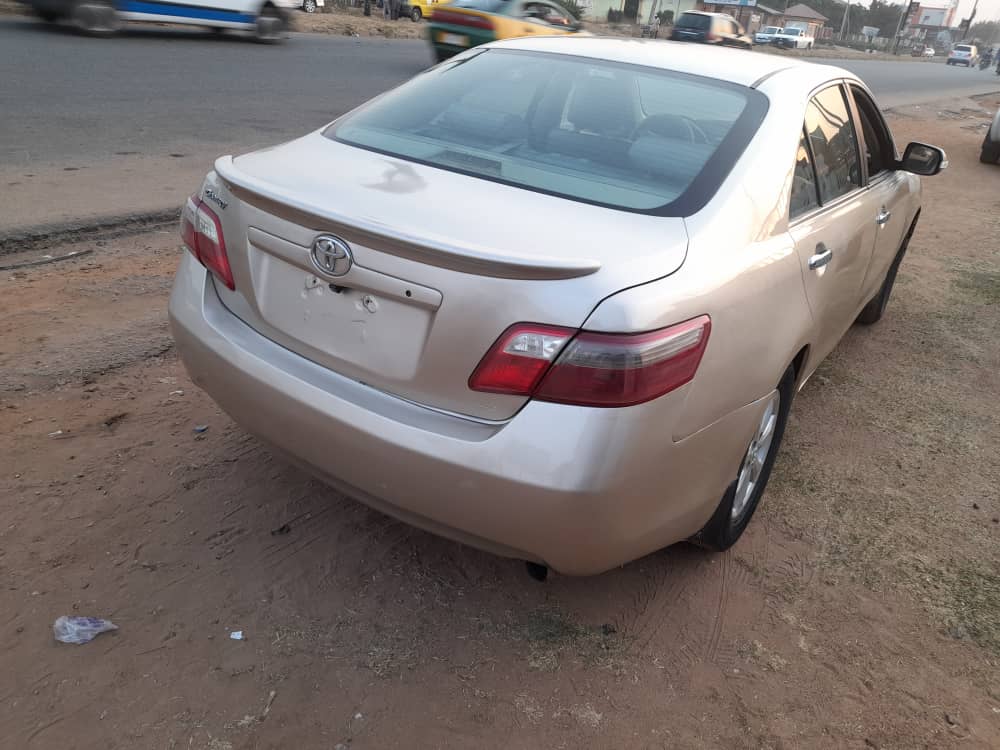 Delazor's tweet image. Registered 2008 toyota camry with clean interior and exterior, very good engine,Ac chilling reverse camera and lots more@ affordable price. DM and follow for more deals. We can deliver to your  doorsteps anywhere in the country and we are ready to Accommodate you also.