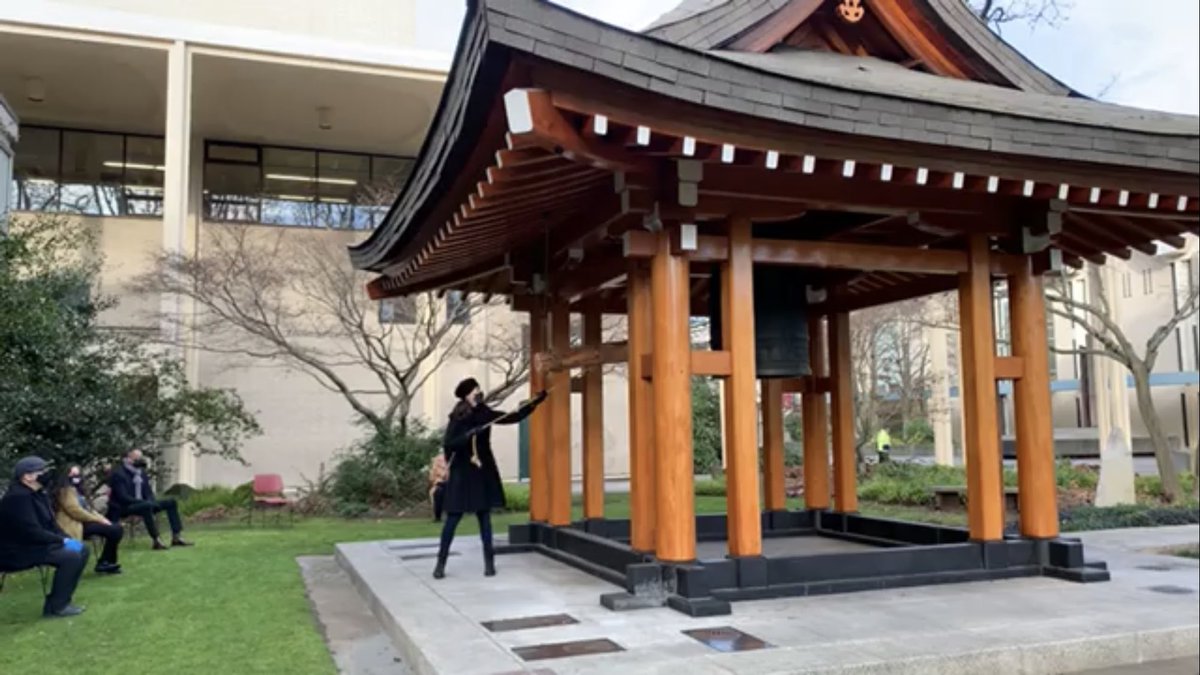 In Seattle.5 individuals directly impacted by Covid rang the Kobe Bell 40 times.Representing roughly 4000 lives lost in WashingtonAnd 400,000 lives lost in the United States