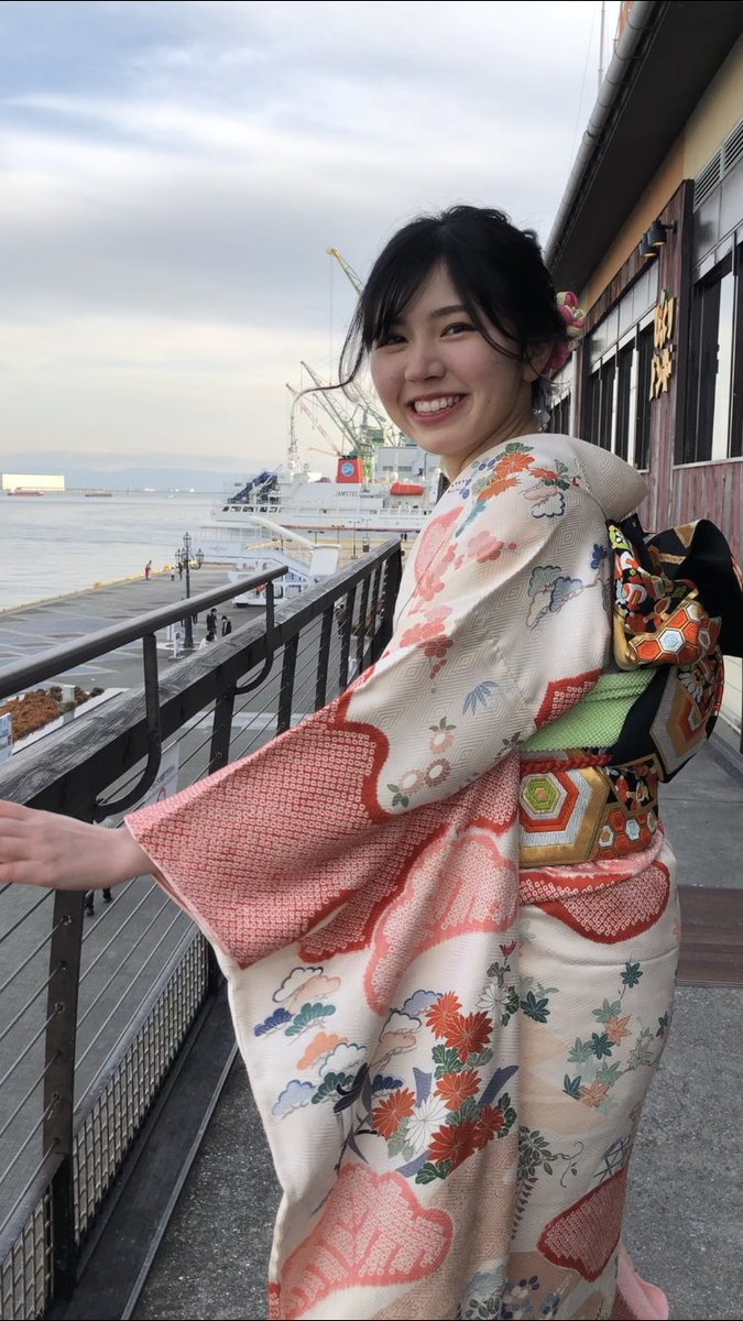 kawaiku_7ru's tweet photo. 今���御時世あまり外に出られない方へ、成人の日の画像をお届け😊

外に出るとやっぱり気持ちいいし、素敵な笑顔でいられる〜！！神戸は海もあるし最高だー！🛳⚓🌊
みんなもたまには外の空気吸ってリフレッシュしよ！
（※撮影時のみマスク外しています）

#キレイライン #CampusSmileAward2021 https://t.co/q8NFUsmx5Y