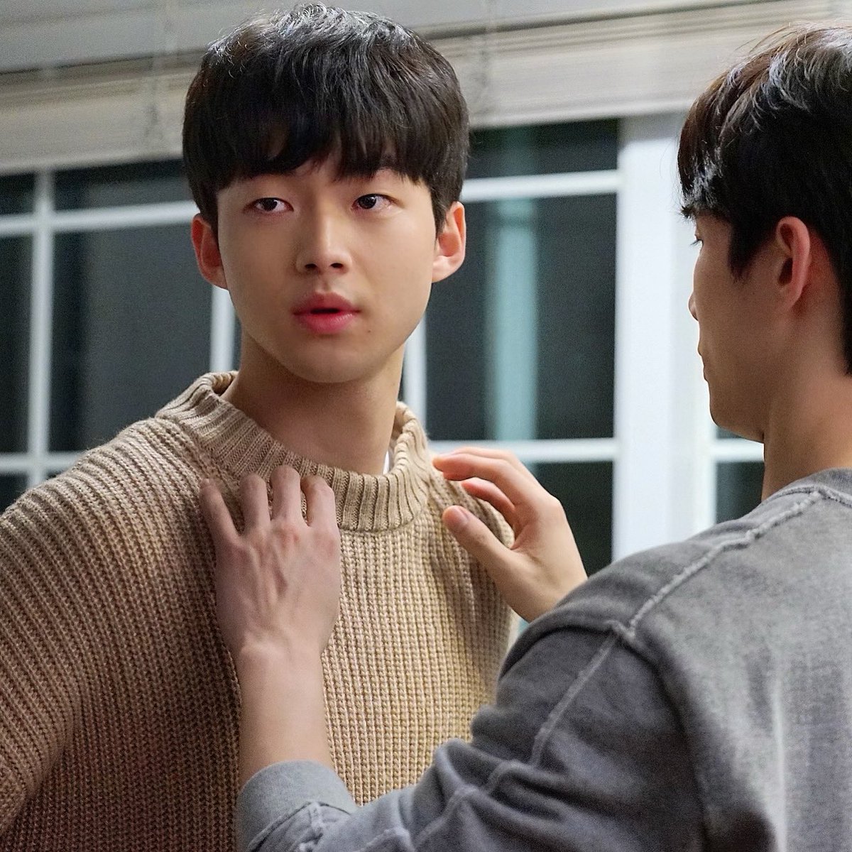 Korean bl drama. Ыну астро поцелуй. Where your eyes linger дорама. Дорама там где замрет твой взгляд 2020. Корейский бл.