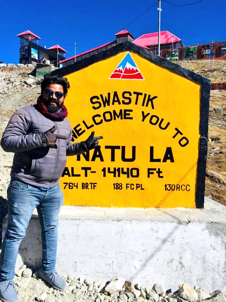 AbhishekArjun05's tweet photo. Nathula pass in the Himalayas in East Sikkim district. It connects the Indian state of Sikkim with China's Tibet Autonomous Region. #IndoChinaBorder #NathulaPass #Sikkim #EastSikkim #Gangtok #RecentVisit @TourismSikkim https://t.co/OLXXyROgLn
