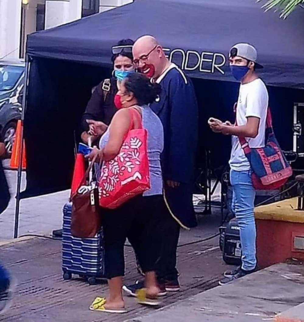 Edd_Campe's tweet image. Brozo anduvo hoy en Mérida y sin cubre bocas. Hubiera sido Gatell ¡Se lo comen vivo! Pero es Brozo, el que critica la forma en que se lleva la pandemia. Miren el ejemplo que da