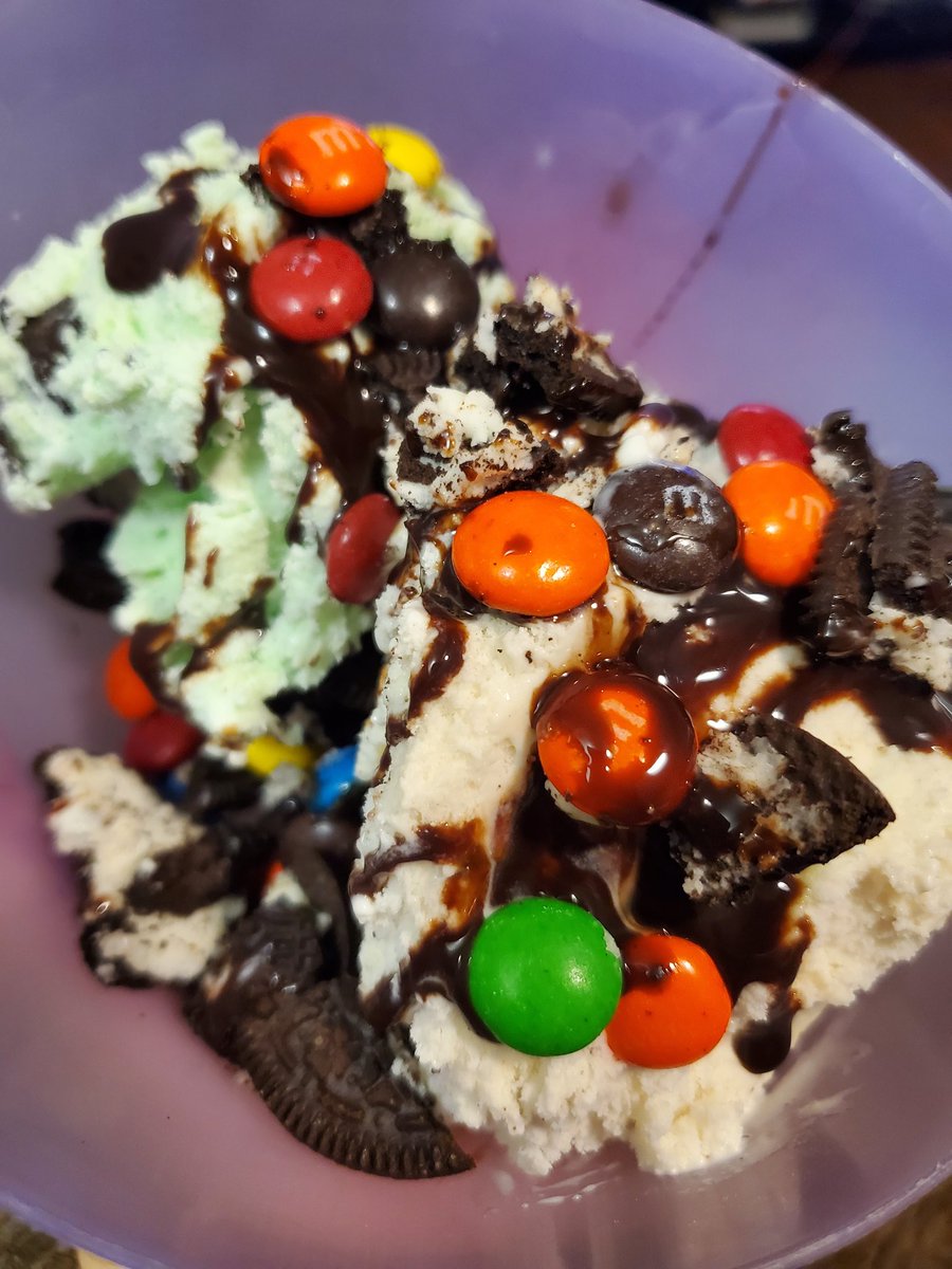 Touch_Of_Sno's tweet photo. Soooo this happened.
#FatKidStatus #IRegretNothing #ItsBeenARoughWeek #ItsOnlyTuesday #TreatYoself https://t.co/aRauU5IFph