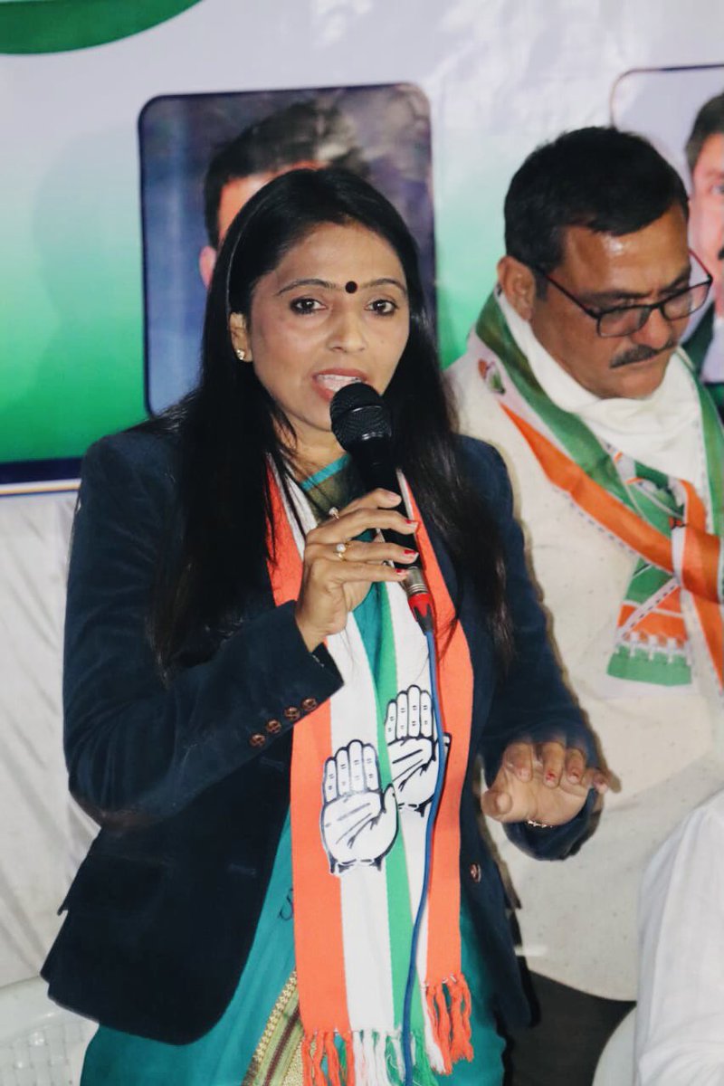 GeetaPatel1111's tweet photo. જનતાના મનની વાત સાંભળવા શરૂ કરાયેલ #મહા_જનસંપર્ક અભિયાન અંતર્ગત ૪૧ - વસ્ત્રાલ વૉર્ડ, અમદાવાદ ખાતે જનસંપર્ક. https://t.co/bTK3ljKDOy