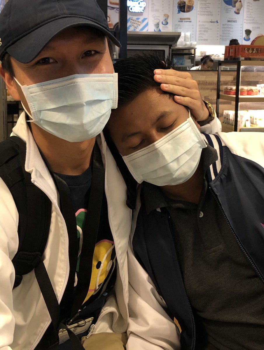 Tam_Watchara's tweet photo. ล่าสุดได้เจอ #น้องฟ้า #นักข่าวอมรินทร์ทีวี #พี่ติ #นักข่าวไทยรัฐทีวี ทั้งสองบอกว่ายังคงปฏิบัติหน้าที่ในฐานะสื่อมวลชนต่อไป ส่วนตัวไม่เห็นด้วยกับพฤติกรรมของลุง พ. ที่กระทำต่อสื่ออย่างนั้น #เก็บทรงไม่อยู่ก็ขอให้เก็บอารมณ์ #สื่อมีหน้าที่ตรวจสอบขอเท็จจริง https://t.co/ntD92tx4kd