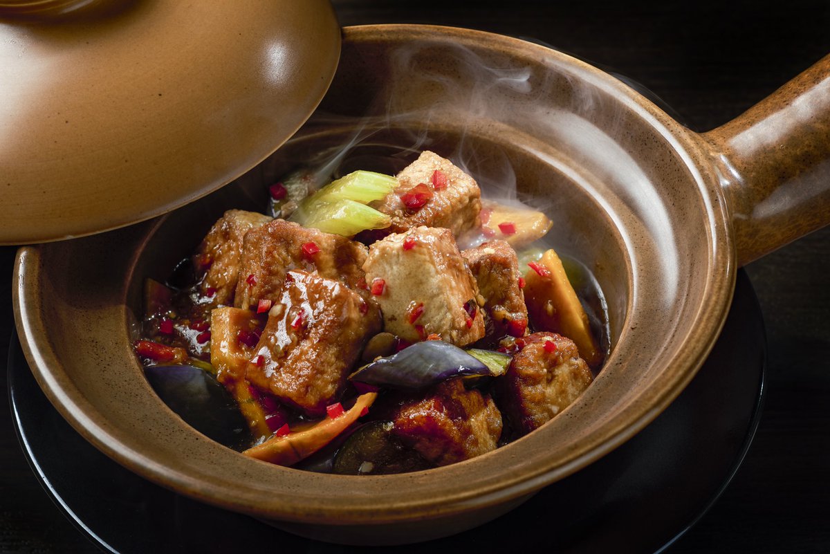 chaochaojkt's tweet photo. Our Braised Bean Curd has the complete combination of rich textures from soft tofu and aubergine, the sweetness of pumpkin with a touch of chili.
Serves with hot bean sauce, this classic dish will never go out of style. 

Reservations: 0811 9628 001 https://t.co/VAbf5FlR8I
