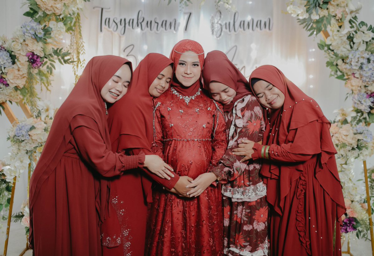 zzafnn's tweet photo. Gak ada wedding party, 7months of pragnancy party gapapa kali ya 😊

Thank you kluarga yang selalu kompak 😍 https://t.co/2hvoGDYlJ0