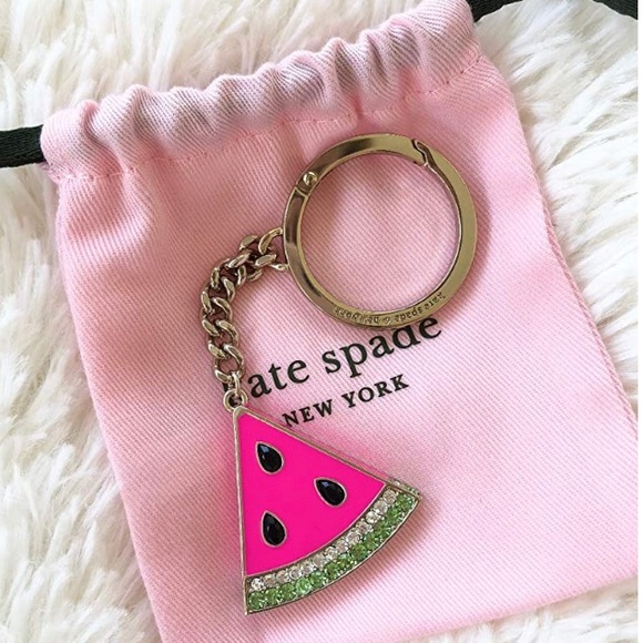 NiftyThree's tweet image. So good I had to share! Check out all the items I'm loving on @Poshmarkapp #poshmark #fashion #style #shopmycloset #lularoe #katespade #stjohnsbay: posh.mk/Z8jfGUCZbdb